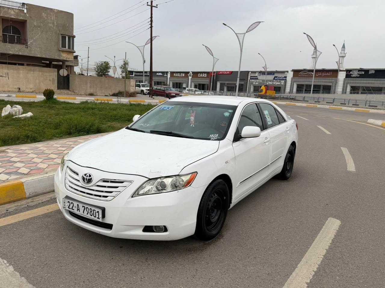 السلام عليكم للبيع فقط بسعر مناسب (116)
كامري خليجي 2008 محرك 24 محرك وكير شرط 
مواصفات GLX 
تحكم ستيرن ABS شاشة وكامرة سويج شخاطة كشن كهرباء بردة بلادي تبريد مركزي
السيارة مكفولة كفالة عامة من الصبغ والفتح والتبديل فقط مكانين تعديل زغار 
رقم اربيل الدولي سنوية وهزة وشينكا كله جديد وبسمي تحويل وكالة بشرط دفتر بانزين بيها
السيارة بدون نواقص خير من الله وبالعافية على الياخذها 
مكاني كركوك شارع القدس وهذا رقمي 
 *********** خابر وبخدمتك كركوك, العراق
