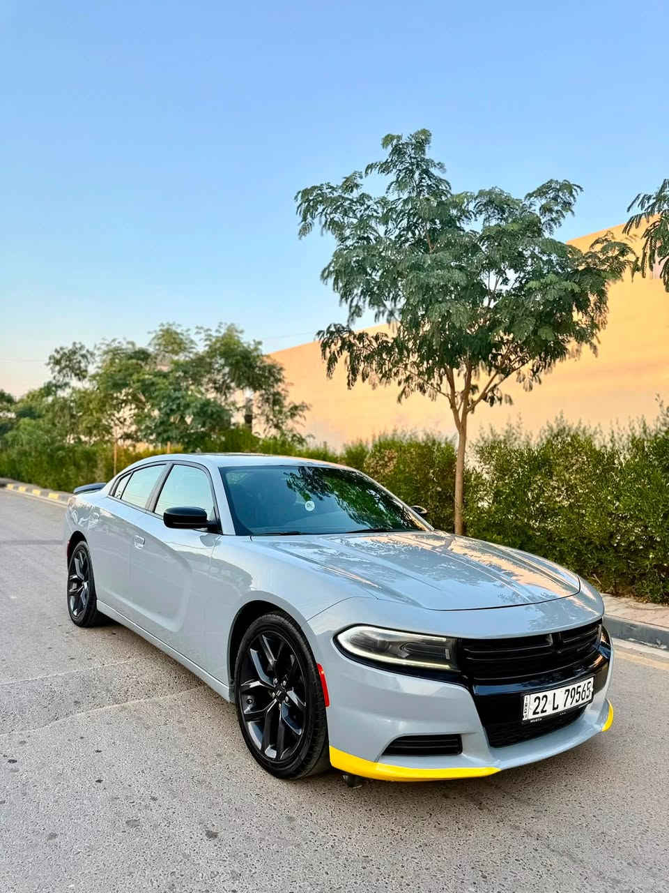 جارجر 2022 SXT لون مميز سموك 
بجم و خلف كبس بدون ارباك 
حادثه باب خلف سكن و هنا صاير بي نص باب 
وبي تعديل بارد 
كير و محرك كفاله 
السعر ٢٢٨ مجال قليل حك الجيه
مكان السياره كركوك 
***********
