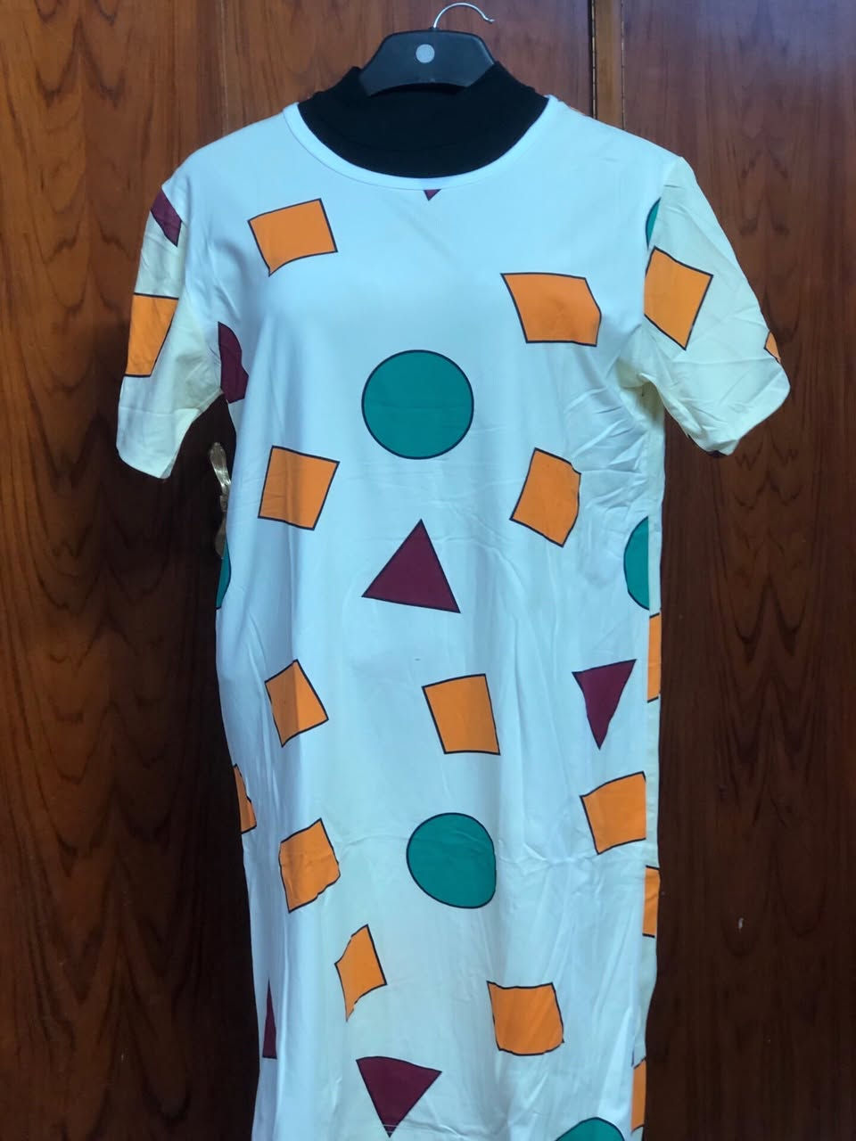 شلحات نسائية سعر القطعة 5 الف للحجز واتساب *********** متوفر موديلات بعد
