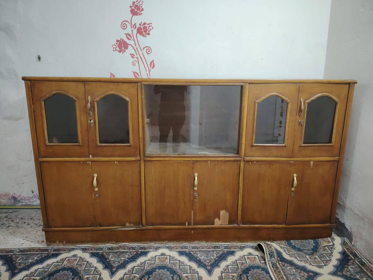 بوفيه نجاره نضافه 75 بل100 سعرها 175 وبيها مجال للشراي مكانها حله نادر الثالثه خلف طاقه الكهرباء ‏‪***********‬‏
