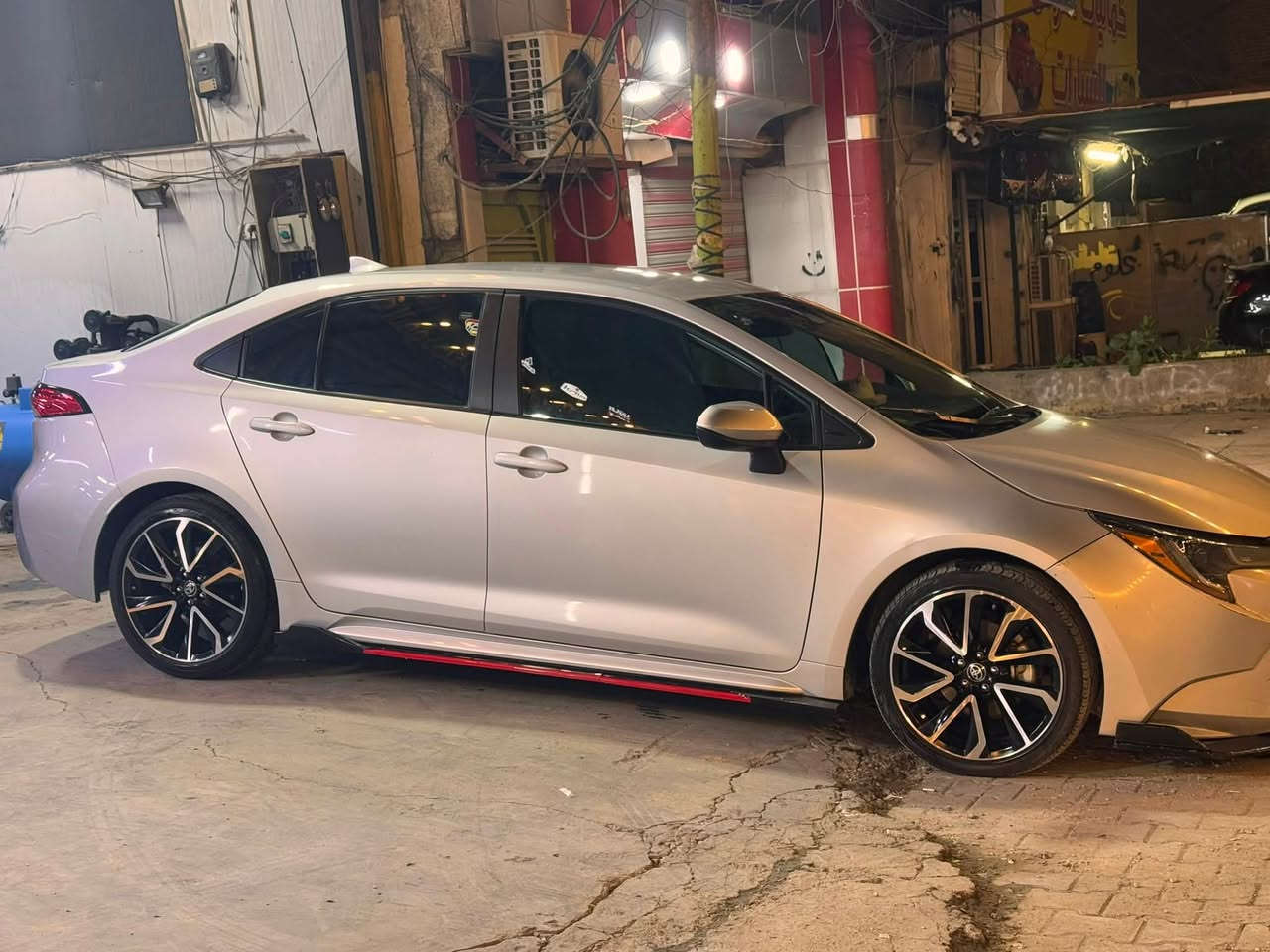سلام عليكم 
تويوتا كورلا 
بيع او مراوس بجالنجر 
2023
ماشيه 65الف كيلو 
وراد امريكي حادثها بنيد وجاملغ 
لا واصل شاصي ولا دواخل حادث خفيف وصور الحادث منشوره ويه الصور 
مواصفات 
شاشه 
تحكمات ستيرن 
هاند بريك بصمه 
كامره 
مكينه وكير شرط شركه 
السياره جديده كلش 
والسعر 135مجال حك جيه 
*********** 
مكانها بغداد الشعب
