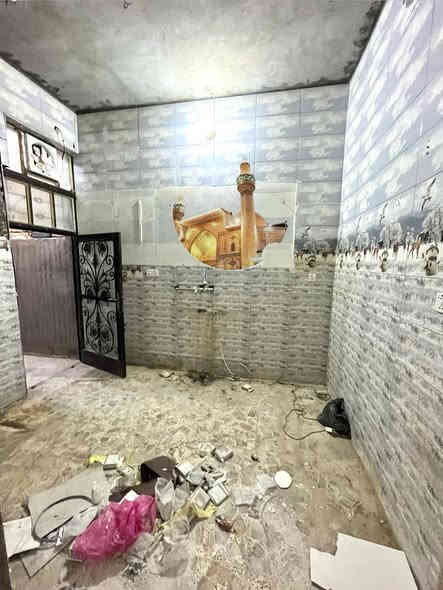 دار الايجار المساحة 100م بناء غرفة وصالة واستقبال السعر 300الف الاستفسار الاتصال على  التالي *********** او مراجعة مكتب المصطفى قرب مؤكولات السلطان
