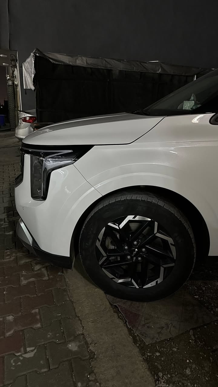 كيا كرنفال 24  / غاز & بانزين وارد كوري 
محرك v6 3,5 
شاشة متصلة 
تبريد تسخين المقاعد 
9 راكب 
كير ماوس 
ماشي 83 الف 
صندوق اعلى السيارة ابلادي مالت شركة 
قيادة ذاتية 
حساسات 
ابريك طوارىء 

*********** للسعر التواصل او وتساب
