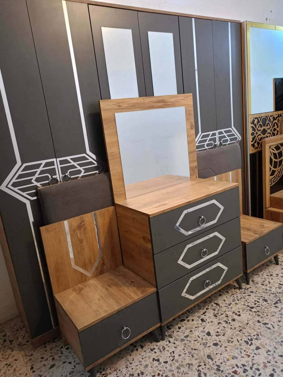 غرفة تركي 🇹🇷 مستخدام 5قطع  ✨✨
نضافه 90 💯
ابواب  💖
السعر 450 💖💸
مع شد🪛 ونقل 🚚  مجاني  داخل بغداد  محافظات بكروه


**إذا كنت صاحب هذا الإعلان وتريد حذفه لأي سبب، رجاءا أرسل رسالة إلى الدعم الفني**