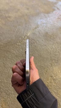 iPhone 15 Pro Max استخدام شخصي شرق اوسط  بدلت له شاشه نوع OLED  وبطاري...