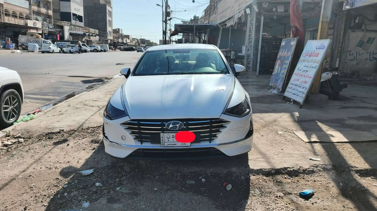 يالله سوناته اللبيع موديل 20 سونار مع صور 
ستلام شركه باقي عليها اقل سنه صير حره الك 
مني وكاله وتحويل سياره خير من الله جديده 
عله وضع شركه سعر 140 مجال قليل حك جيه مكانها 
بغداد ‏اتصل ودلل ‪***********‬‏
