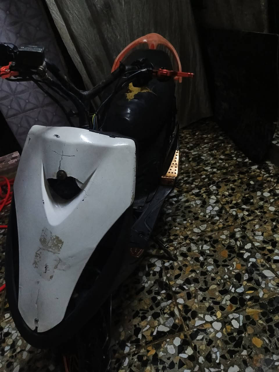 سلام عليكم ماكس عدله مال لعب دراجه نضيفه بوشتها 49 مجفته جديد بيها صالنصه FM ومزوده بس شكل باقي كله بلاد بيها كلج امامي رياضي والخلفي بلاد ومكاني بغداد الشعب حي اور السعر 300 وبيها مجال حگ الجيه
