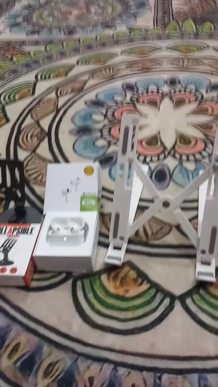 بلاش بلاش عرض 5 قطع...بالة اصلي ضمان ...1.هدفون ايربود الأصلي ..2..ستاند ايباداولابتوب..3..ستان منضدي ...4..ستان ميز حديد ..5..كيبل اصلي ٦٥واط ...كل هاذة العرض  بسعر 25الف والتوصيل مجانا الكمية محدودة للحجز اتصل  ***********
***********
