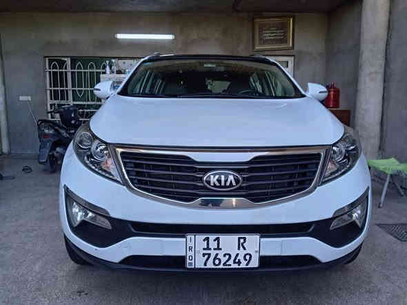 السلام عليكم 
كيا سبورتج موديل 2014 خليجي 
مكينة 2400 دوش على وضع الشركة هية والكير
صدر 70/100 رقم بغداد انكليزي بسمي 
بنوراما طكتين 
بصمة تشغيل وابواب 
ثلاجة جكمجة 
داخل جلد رصاصي 
تبريد بيانو منفصل مناخين 
مكاني البياع حي الموصلات 
السعر 150 وبيها مجال
***********
