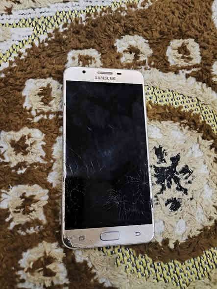 موبايل للبيع
العلبة موجودة والشاحنة موجودة تلفون شغال ومابي اي مشكلة 
سعر بلاش بس 25 الف
