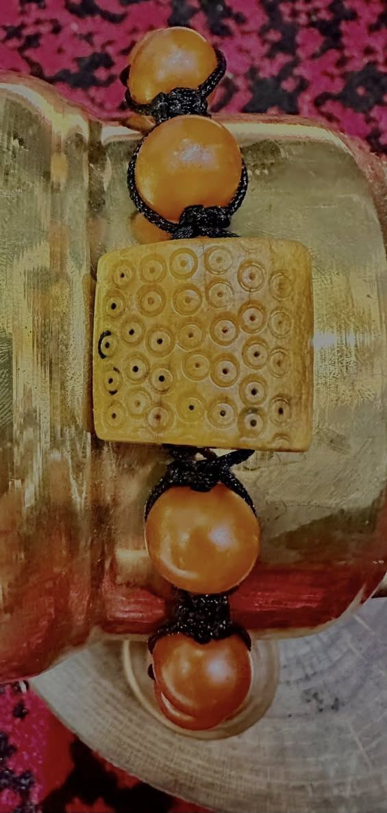 ✨ سوار مميز  من العطف والكهرب الاصلي بطاقة فريدة ✨  

سوار يجمع بين حجر العطف المنقوش و6 حبات كهرب أصيل، بتصميم حديث و أنيق وحضور لافت.  

🔸 يعزز الطاقة الإيجابية والهدوء  
🔸 يمنح هيبة وحضور مميز ومحبه
🔸 خامات طبيعية بطابع نادر  

💎 قطعة فريدة لعشاق التميز    

📩 للحجز على الخاص


**إذا كنت صاحب هذا الإعلان وتريد حذفه لأي سبب، رجاءا أرسل رسالة إلى الدعم الفني**