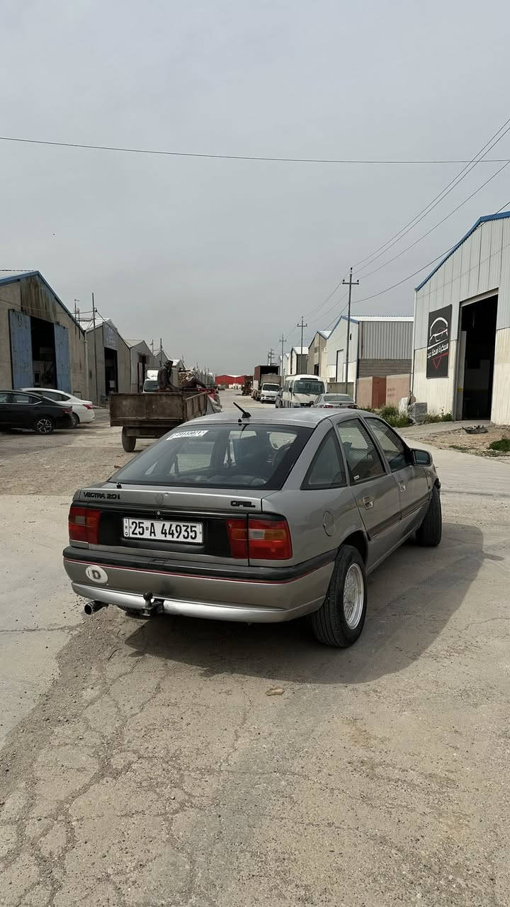 سلام عليكم اوبل موديل١٩٩٣محرك٢٠ بدون ضربه رقم وسنويه جديد بطاقه بانزين موجود بدون نواقص عنوان كركوك سعر ٤٢ وبيها مجال ***********
