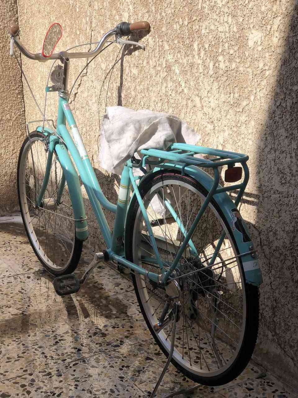 سلام عليكم باسيكل باله للبيع موديل 2017شهر 3باسيكل نضيف تاير جديد هو غراض حجم 26مرغوب كير وحساس يشتغل لون مميزه مكان بغداد شعب شارع صحه الرقم ***********السعر 130وبي مجال للشراي
