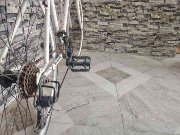 بايسكل c700 
بي فقط بريك امامي بدون خلفي + ال كير السيم مالته فالت 
سعره ٤٥ وبي مجال 
عنواني بغداد زعفرانيه شارع الزوراء 
***********
سبب البيع محتاج فلوس
