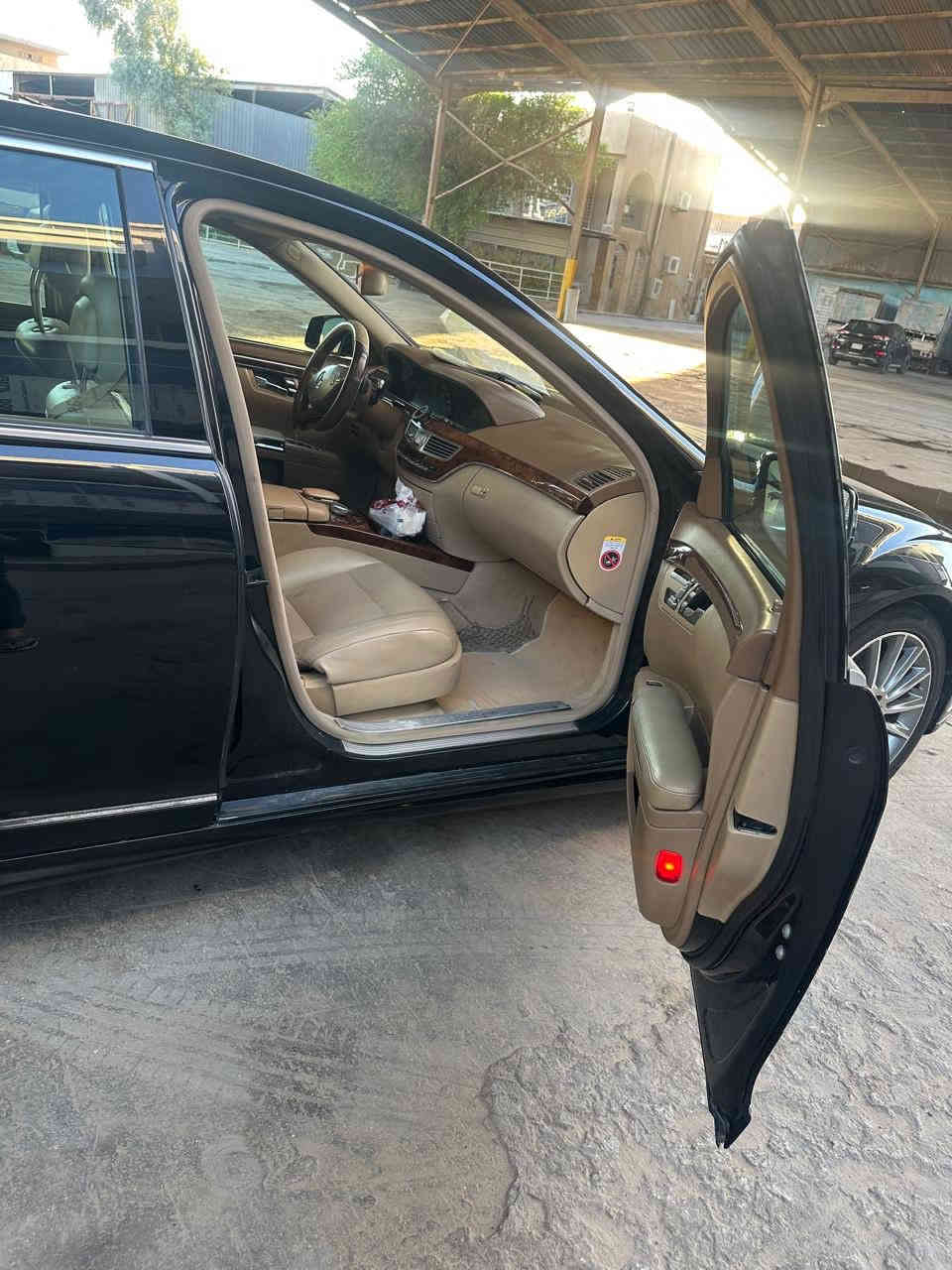 السلام عليكم  
معرض حجي جواد 
للبيع مارسيدس. S350  ٦ سلندر موديل 2011 . لون اسود خليجيه . رقم سليمانية بأسمي   فول مواصفات (.  طويله. فتحه سقف بنوراما. بصمه تشغيل وابواب  5 بردات  كهربائيه   أبواب شفط كهرباء   وباقي المواصفات مبينه بلصور. السياره كامله بدون نواقص. حداديه امامي وخلفي جديد  محرك وگير بحاله ممتازه.  ماشيه 86 جاهزه من كل النواحي. 
السعر : 210 . ورقه. 
عنوان :  بغداد. معارض الحبيبية مقابل ملعب الحبيبية الدولي 
ملاحظه ( السياره بيهه صبغ.  الباب الخلفي  و الجاملغ الخلفي الصفحه اليمنه )
للاستفسار  اكثر الاتصال على الأرقام التالية 

‭0771 177 9511‬
‭0770 296 4916
