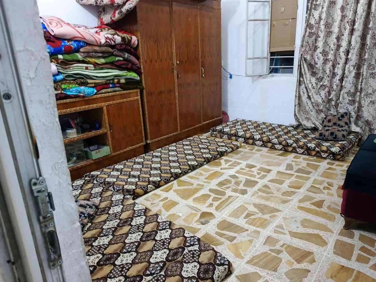 للبيع دار مساحه ٢٢٥ متر طابقين
يحتوي على ٣ غرف نوم 
خدمات كامله الدار بحاله جيدة جدا 
الموقع تقاطع الساده نهر الشيخ خلف صيدلية الساده المركزية
بسعر مناسب للاستفسار ***********
