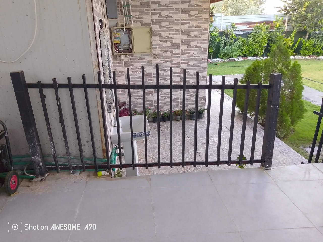 ابو عباس  الحداد لكافه أعمال الحداده سندويج بنل بوب بديل خشب محجرات كيه شبابيك انتصل وتدلل
***********
