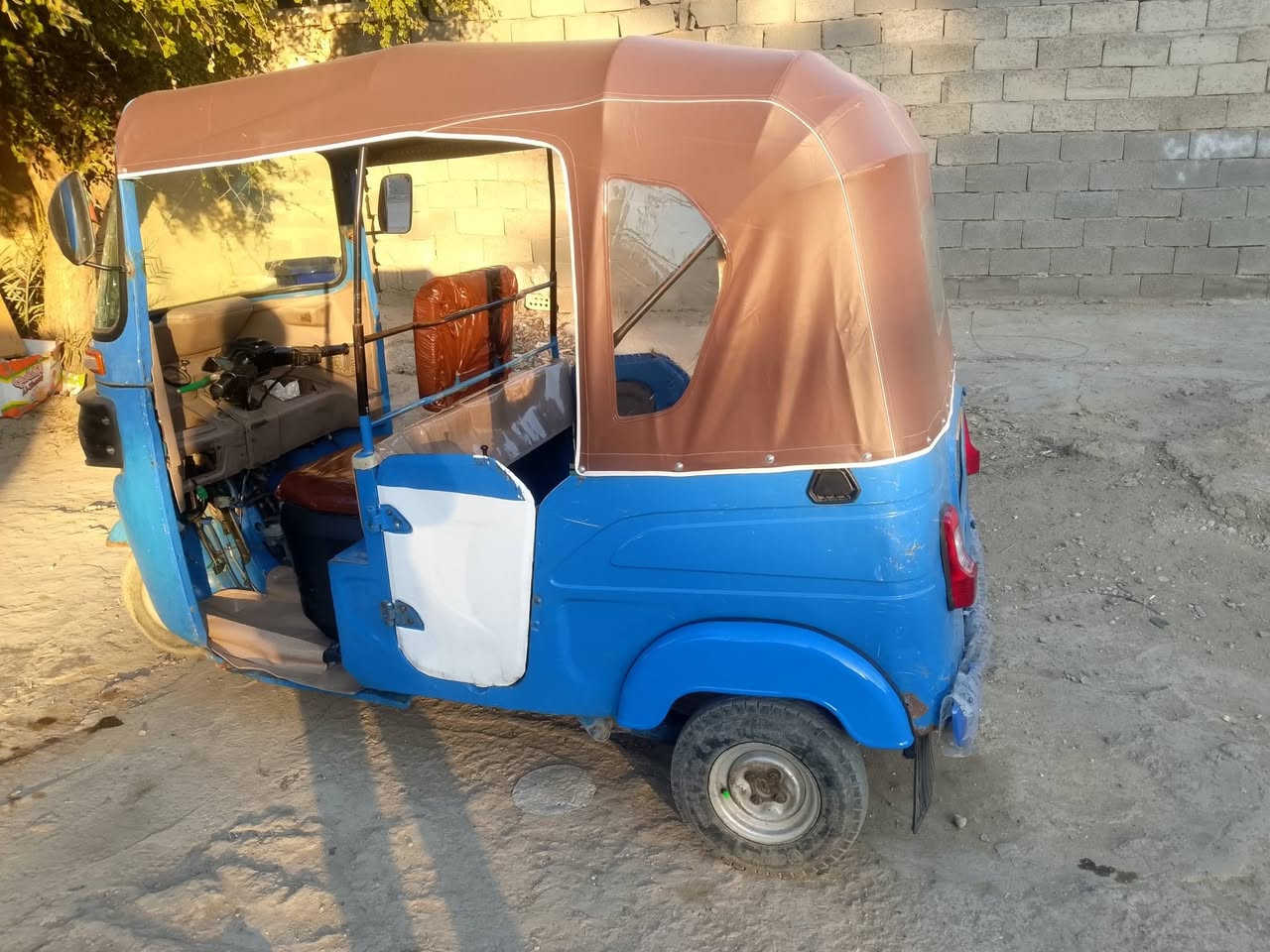 تكتك 21 رقم السعر 7400 الرقم *********** تكتك مكفولة من ضربة من صبغ بس الغد بيهة رشة
