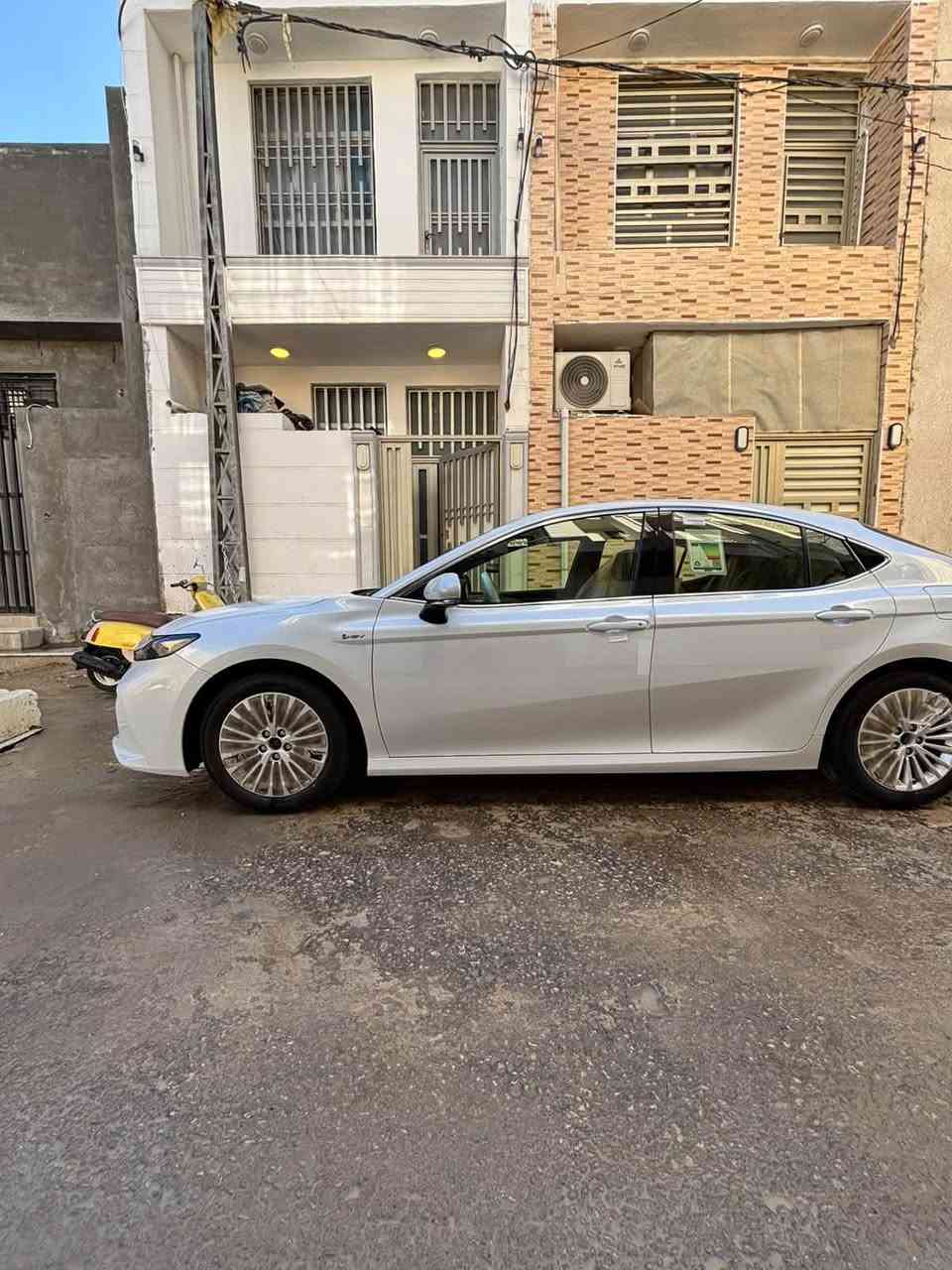تويوتا كامري 2025وارد خليجي عبد اللطيف جميل ياباني اصلي جديده اخت زيرو سياره ماشيه ٧٠٠٠الاف صار شهر من اخذتها من باركود ب٢٨٢ورقه وهسه مضايق ع فلوس 
السعر ٢٦٣ قفل 
مكاني كربلاء حي الحسين 
⭐ مواصفات LEفوول عده كامرات

⚪ اللون: ابيض❤️

⚙️ المحرك: 2500 هايبرد

المواصفات:

✔️ بصمة تشغيل + دخول ذكي

✔️ شاشة لمس كبيرة

✔️ Apple CarPlay & Android Auto

✔️ كاميرا خلفية + حساسات

✔️ مثبت سرعة ذكي

✔️ مانع تصادم أمامي

✔️ تحكم بالمقود

✔️ فتحة سقف بانورما

✔️ إضاءة LED أمامية وخلفية

✔️ نظام صوت قوي

✔️ مكيف أوتوم
للاستفسار : ***********

