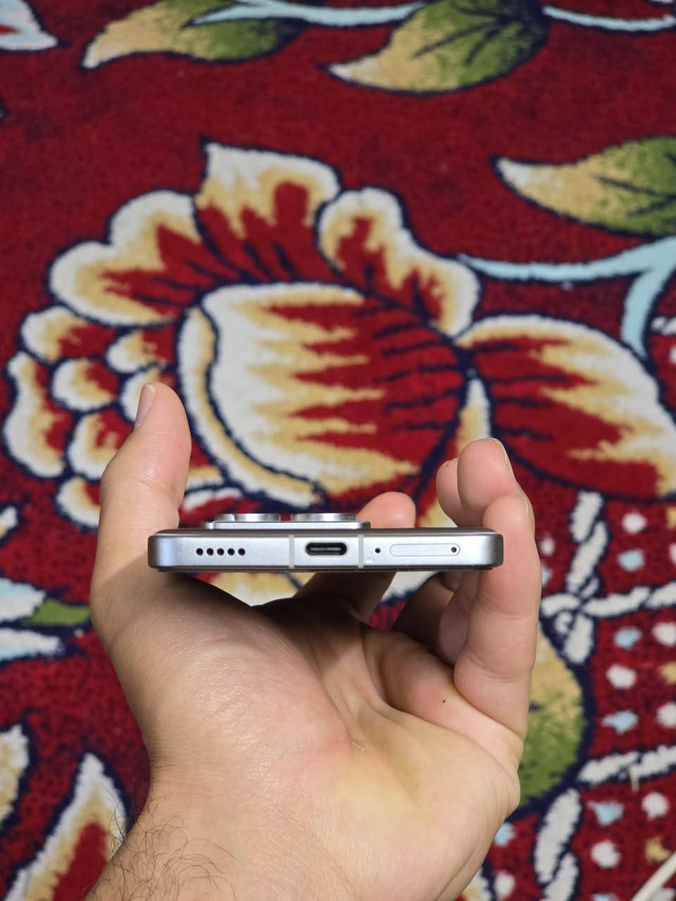 السلام عليكم اخوان
جهاز شاومي 14 تي برو للبيع
Xiaomi 14T pro  

نظام التشغيلAndroid 14 مع واجهة HyperOS 📱 

المعالجMediaTek Dimensity 9300+ (4 nm) 💪 

وحدة الرسوميات (GPU)Immortalis-G720 MC12 🎮
الشاشة6.67″ AMOLED – دقة 1220×2712 
معدل تحديث 144 Hz 🖥️ 

حماية ضد الماء والغبار IP68 💧 

الذاكرة العشوائية (RAM)12 GB 🧠 

التخزين الداخلي /  512  

الكاميرا الخلفيةثلاثية: 50 MP + 50 MP + 12 MP 📸 
الكاميرا الأمامية32 MP 🤳 

الفيديوتصوير فيديو حتى 8K/4K 🎬 

البطارية 5000 mAh 🔋 

الشحن السريع شحن سلكي 120 W + شحن لاسلكي 50 W ⚡
الاتصال5G – Wi-Fi 6/7 – Bluetooth 5.4 📶
الأبعاد والوزن 160.4×75.1×8.4 مم – 209 غرام 📏
المواصفات الإضافية مستشعر بصمة داخل الشاشة 🔐

وغراض الجهاز موجودة كامله + ضمان وكالة شاومي

عنواني :- بابل محاويل
***********
