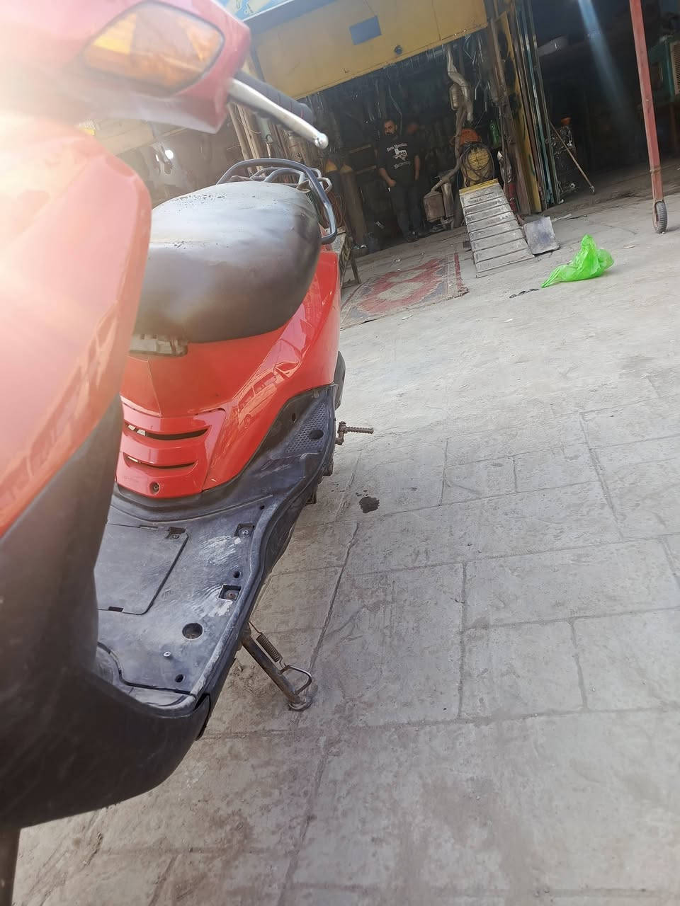 السلام عليكم
بريز للبيع دراجه كامله مكمله العنوان الشعب 
السعر 375 وبيه مجال 
***********
