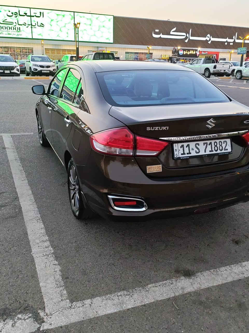 ### **📌 إعلان بيع سيارة**
**نوع السيارة:** سوزوكي سياز (Suzuki Ciaz)
**الموديل:** 2023
**المسافة المقطوعة:** 74 ألف كم
**الحالة العامة:** السيارة نظيفة جداً وبحالة الممتازة (استلام شركة)، لا تحتاج أي مصاريف أو نقص.
**💡 تفاصيل الحجز والأقساط:**
 * عليها إشارة حجز لمدة **سنتين ونصف**.
 * صاحب السيارة يتكفل بدفع الأقساط السنوية بالكامل (السيارة باسمه والتعهد قانوني).
**💰 السعر المطلوب:** 115 ورقة (11,500$) — *وبيه مجال للشراي الجاد*.
**📞 للاتصال والاستفسار:** ***********
