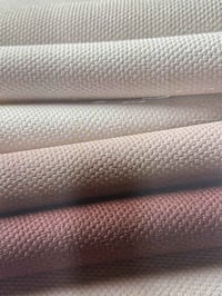 ✨ مو مجرد ورق جدران… هاي لمسة تغيّر كل المكان ✨  🎨 تصاميم مودرن راقية ...