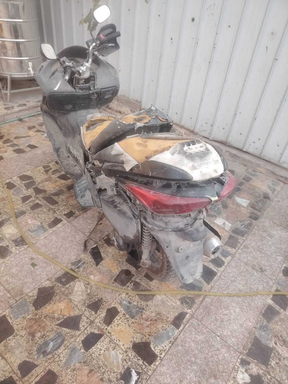 سلام عليكم من ارخص الدمن دراجة فورزة بصمة محرك لا تنقيص ولا تبخير جيب باتر وجطلهة وروح ببهة نقص كفرات موجودة مازدات وجامة وصفاح غير لون ابيع هلموجود متروكة بس اذا جطلهة تشتغل مكاني شعب بحي بساتين سعر 300الف ***********
