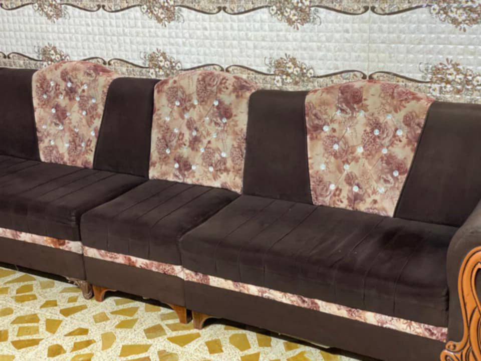 ديوان للبيع 7 امتار ونص
العدد 5 قطع وزاوية 
العنوان حي السماح الاولى 
السعر 160
الرقم للاستفسار ***********
