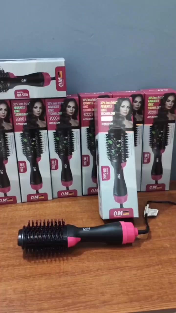 فرشاة تجفيف وتصفيف الشعر من علامة O.M (طراز رقم OM-5760)، وهي مصممة لتجفيف وتصفيف الشعر في خطوة واحدة.
المميزات والمواصفات:
تقنية أيونية متقدمة لتقليل التشابك بنسبة 30%.
قوة تجفيف قصوى تبلغ 3000 واط.
تصميم يجمع بين مجفف الشعر والفرشاة لتصفيف أسرع.
مناسبة للاستخدام اليومي
30% أقل تشابك
تقنية أيونية متقدمة
3000 كحد أقصى (القوة)
أمازون
قوة تجفيف قصوى، تجفيف وتكثيف في خطوة واحدة
رقم الطراز: OM-5760
ألمانيا (المنشأ)


**إذا كنت صاحب هذا الإعلان وتريد حذفه لأي سبب، رجاءا أرسل رسالة إلى الدعم الفني**