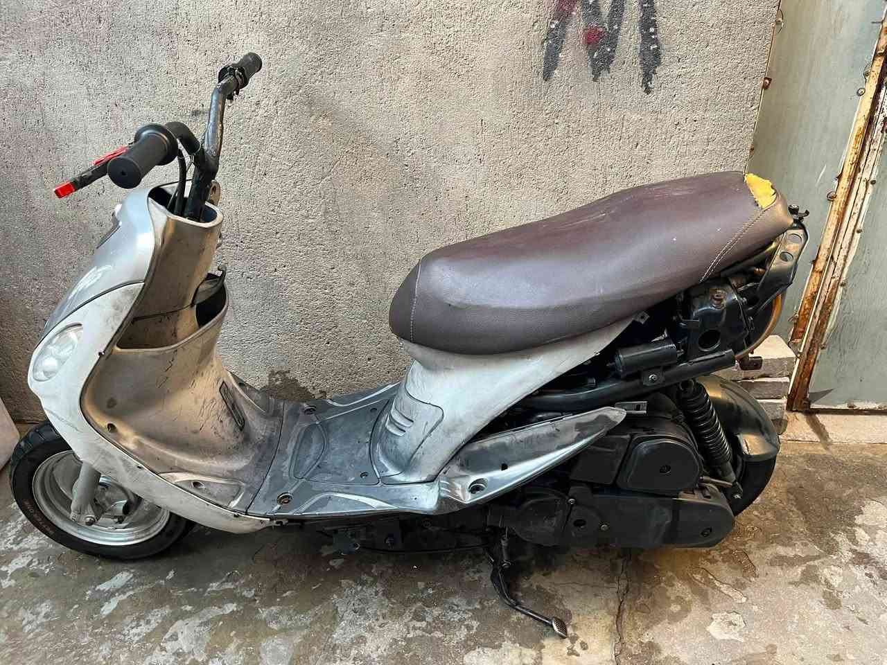 ماكس قجمه 
بوشه 55 شغل صحيح 100‎%‎
 مكينه نضيفه وما مبينه مفتوحه
كفرات كامله وسبايدر موجوده 
بيها نقص بسيط براغي الكزوز مكطوعات وبراغي السبايدر مكطوعات كلش سهلات بس ما عندي مجال الهن والكزوز موجود
السعر375 وبيها مجال للشراي
اي استفسار تفضل واتساب(***********)مكاني بصره قبله حي الجامعه
