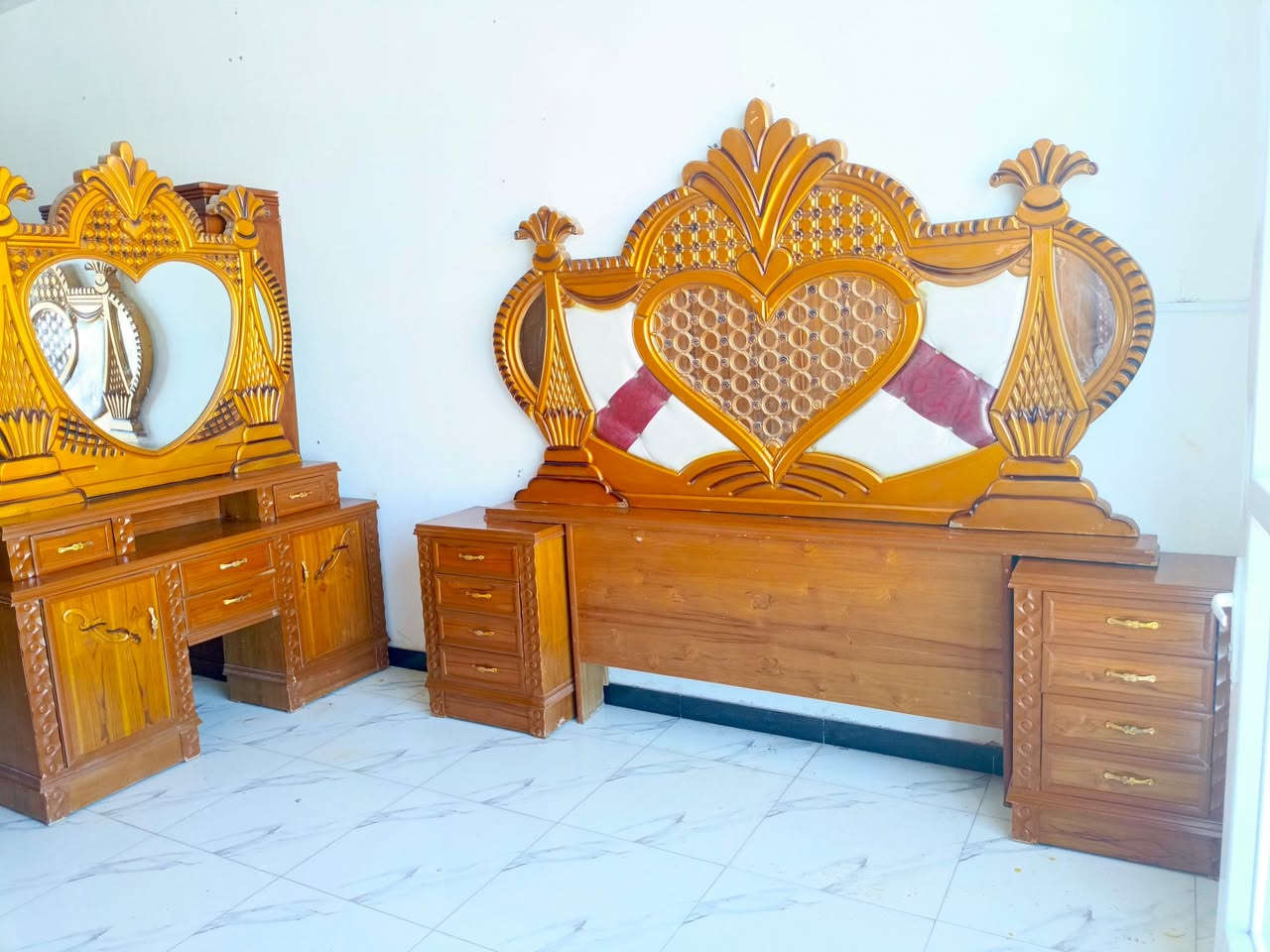 غرفة نوم صاج عراقي حطاطه شرط درجه اولى فصال السعر مليون و 250 وبيها مجال للشراي للاستفسار *********** المكان الرمانه البوعبيد
