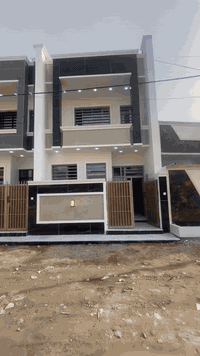 سلام عليكم مشتملات عدد٣للبيع مساحة ٧٥ متر زراعي سند ٢٥ منطقت سويب شارع الفورتات كافت الخدمات مي مجاري كهرباء بناء طابوك درجة اولة مدخلين  غرف عدد ٢حمامات عدد٢ عرض شارع ٨ متر وكافت التفاصيل داخل لمقطع للاستفسار اتصال*********** سعر ٧٢وبي مجال
