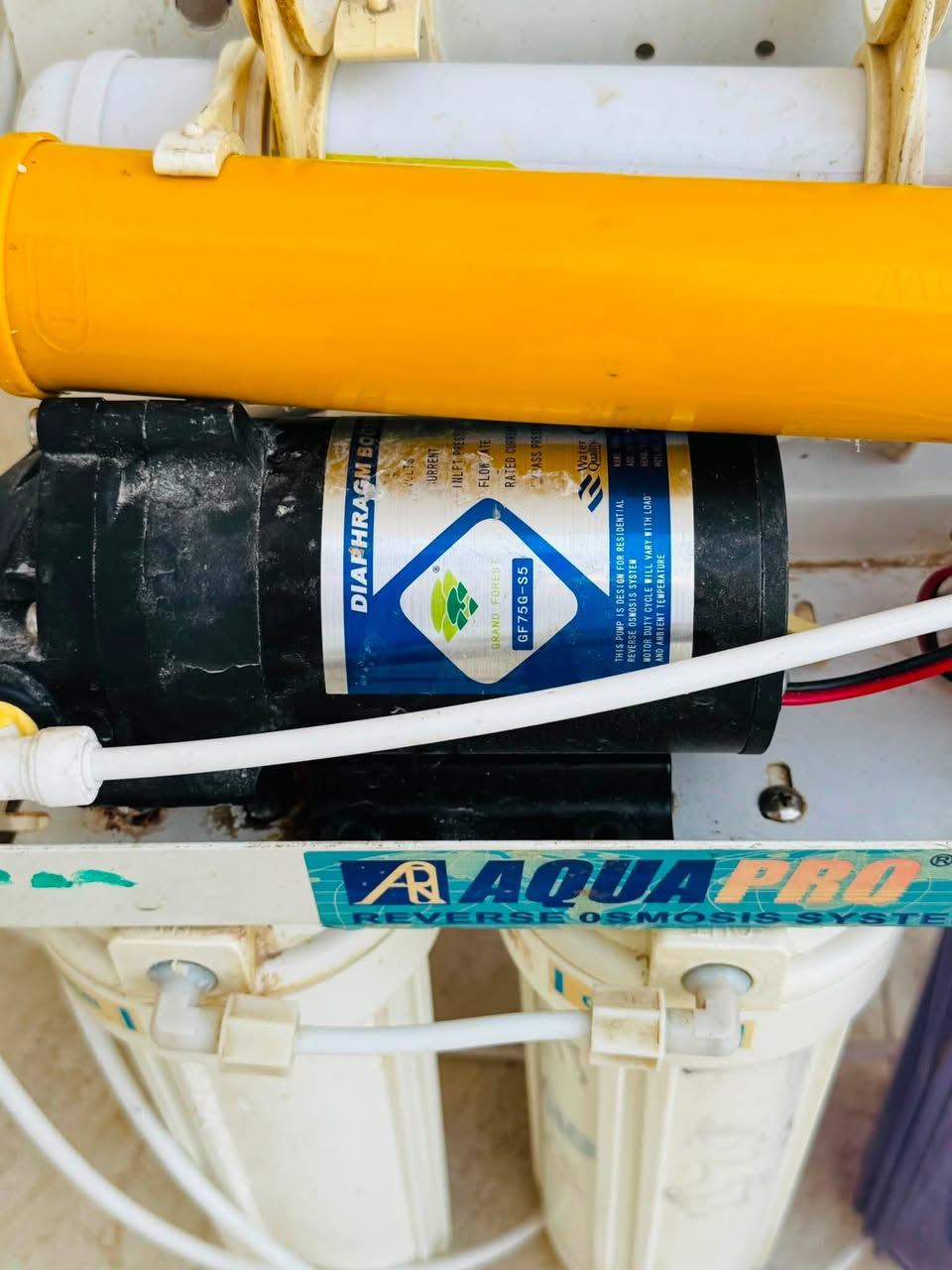 السلام عليكم فلتر ماء Aquapro 6 مراحل ماطور جديد
قبل كم شهر بدلته الفلتر شغال فقط يحتاج عبوة المرشحة والباقي كامل السعر 35 الف 
*********** الرمادي 5 كيلو
