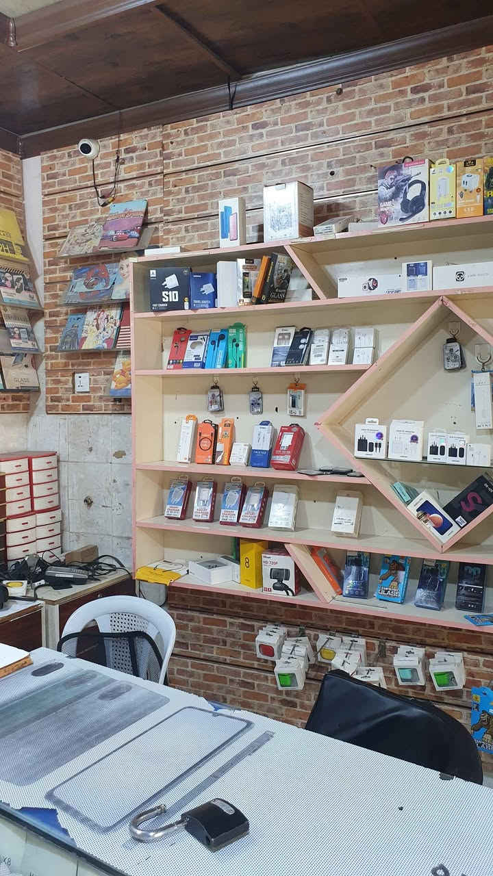 محا موبايل للبيع هو غراضه بدون موبايلات به غراض تصليح و صيانة مكان كركوك رحيم اوه داخل سوق 
***********
*********** كركوك, العراق
