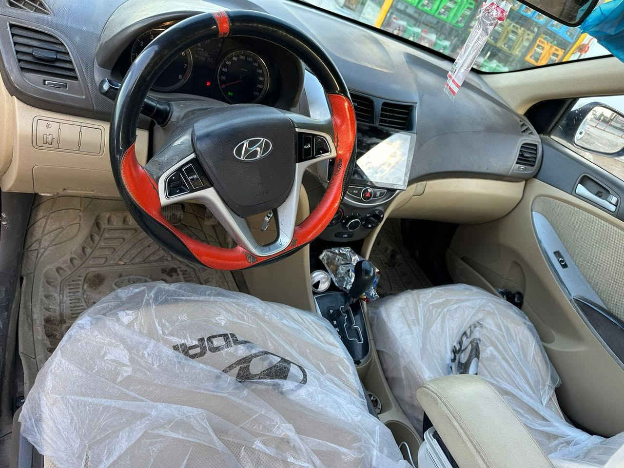 السلام عليكم 
اكسنت خليجي موديل 2013  رقم ذيقار مشروع وطني هزه ولوحات جديده انكليزي تحويل جديده
________________
مكينه  لاتنقيص ولا تبخير ١٦٠٠ دوش قطرتين 
تبريد ثلج  فقط رشات بسيطه اثر دحجات 
السعر ٧٧ 
***********     ديوانيه مركز
