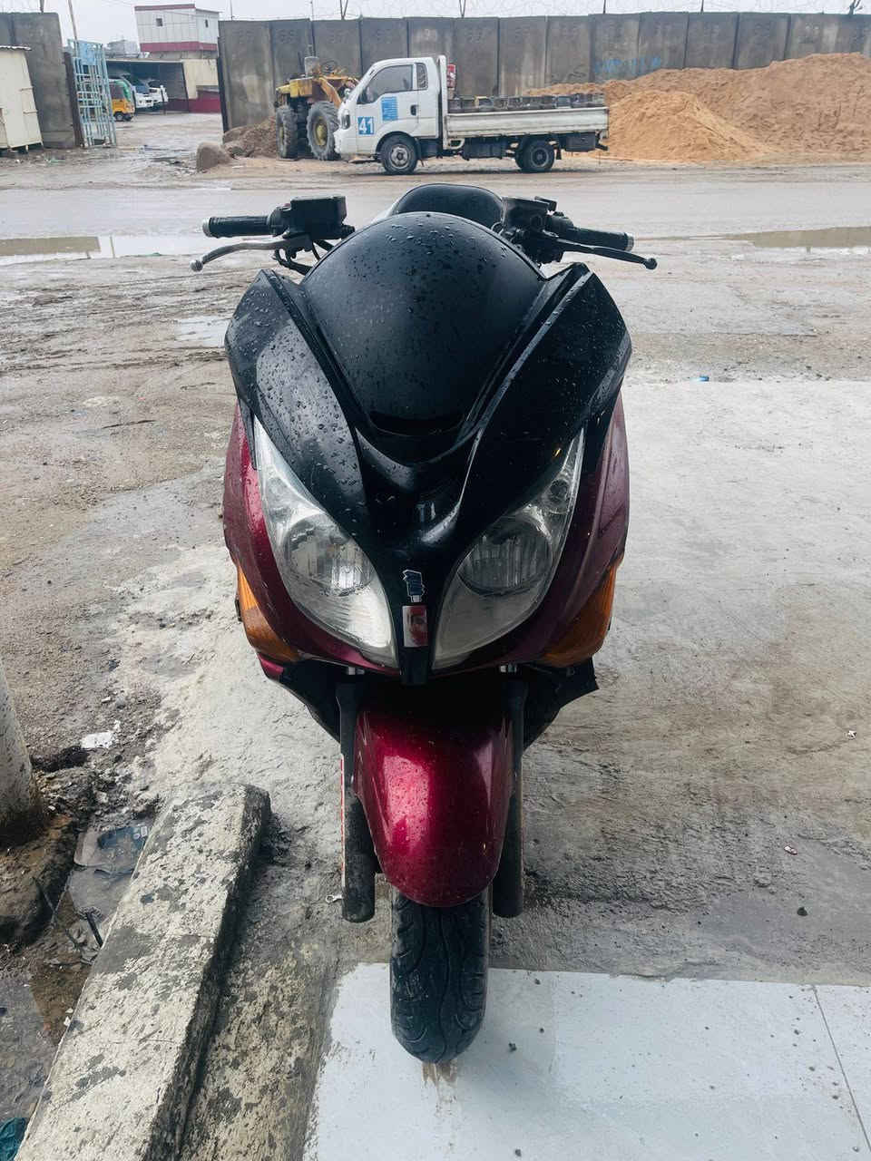 سلام عليكم دراجة سلفر ونج GT محرك مكفول قايش جديد كلاجات امامي خلفي جدد اصليات كفرات الدراجة تعبانة محرك ٤٠٠ لبيع السعر مليون و٤٠٠ مكاني بغداد زعفرانية اتصل غير متواجد عل نت ***********
