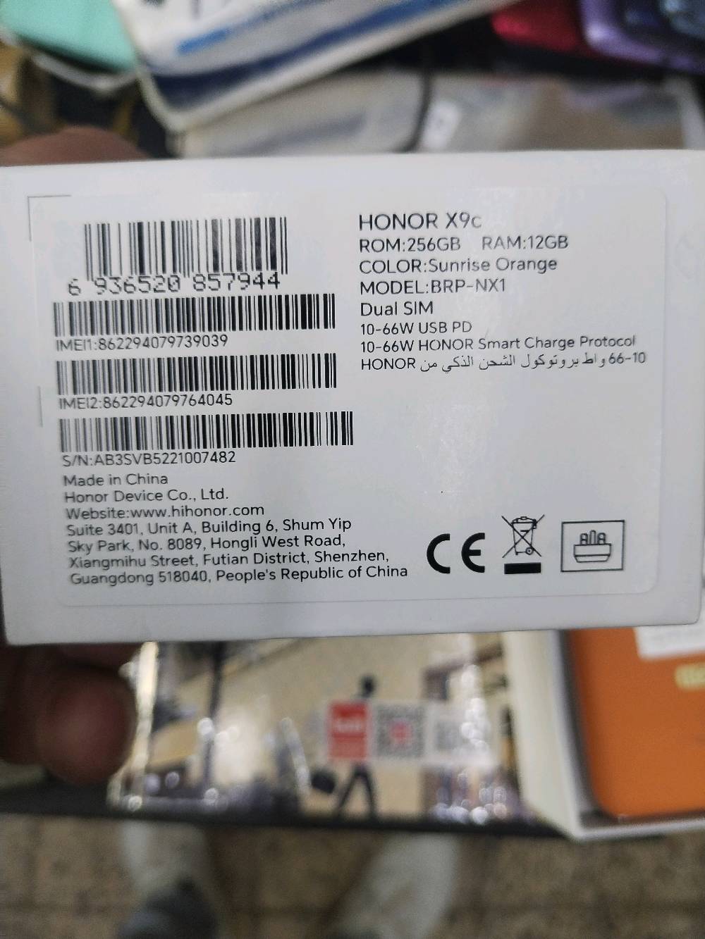 هاتف HONOR X9c 5G للبيع، بلون برتقالي مميز "Sunrise Orange"، مع ذاكرة تخزين 256GB وذاكرة عشوائية 12GB. يدعم شريحتين Dual SIM ويأتي مع شحن سريع 66W. الهاتف جديد وبحالته الأصلية تماماً، وغير مستخدم. صناعة صينية من شركة HONOR.