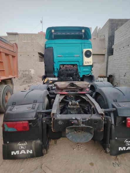 السلام عليكم مان 2003 سنكل امامي مكينه انجكتر كيراوتماتيك تبريد بلادي +تبريد سبلت  شحن+تبريدسقف  تخم تايربأسمي تحويل مباشر عربانه مامربوطه حداديه جديده الراس مربوط عربانه فلات 3دنكير يعني بيه فصل وربط السعر 4دفاتر وبيها مجال ***********بعقوبه
