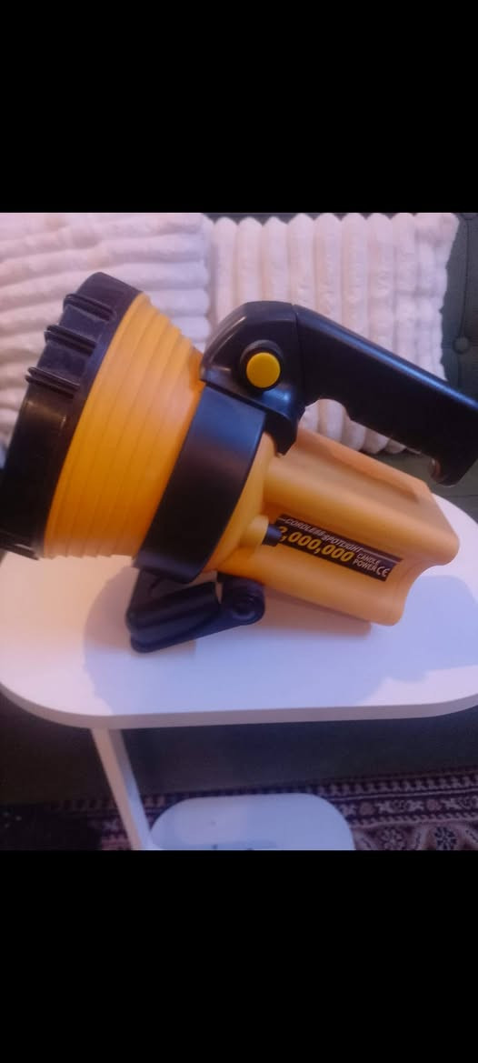 بروجكتر هاي لوجين وياه شاحن كهرباء وشاحن سيارة بدون بطاريات موجود كمية الي يريد فحم ينطي بيهن سعر مناسب


**إذا كنت صاحب هذا الإعلان وتريد حذفه لأي سبب، رجاءا أرسل رسالة إلى الدعم الفني**