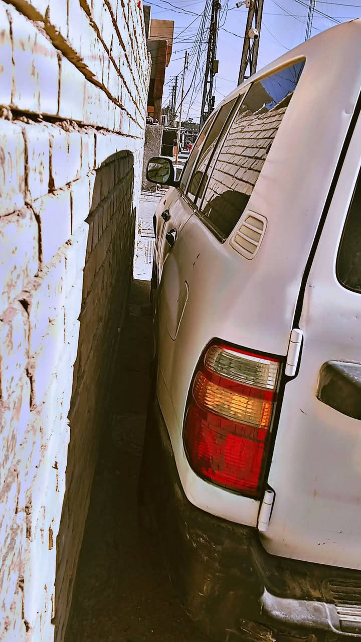 سلام عليكم لاندكروزر موديل 2003مال مزاد وزارة الداخلية تترقم بكانها بغداد حي نصر ***********
