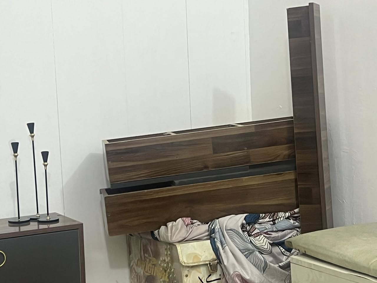 تخم و ميز بلازما و طبلية طعام جدد مستخدم اسبوع السعر 450 المكان شارع فلسطين تواصل واتساب فقط ***********
