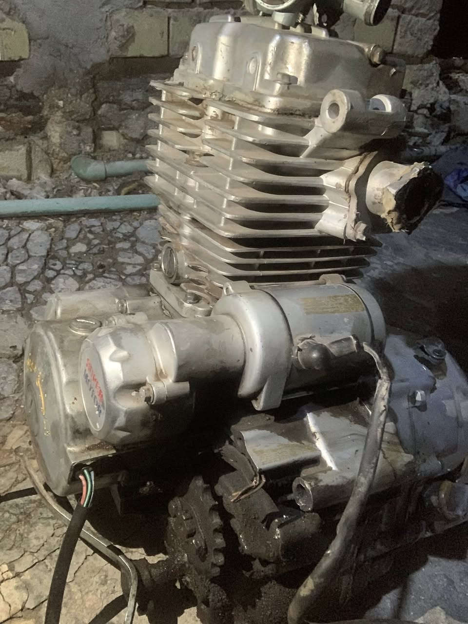 سلام عليكم مكينه البيع جنت شادها البوكسر وفتحتها ما احتاجها لا نضوح ولا دخان مكينه نضيفه حجم ١٥٠
وياها كابريتر كامله جيب وشد أبيع ع فحص سعرها 
125بيها مجال حك الجيه عنوان الأمين ثانيه


**إذا كنت صاحب هذا الإعلان وتريد حذفه لأي سبب، رجاءا أرسل رسالة إلى الدعم الفني**