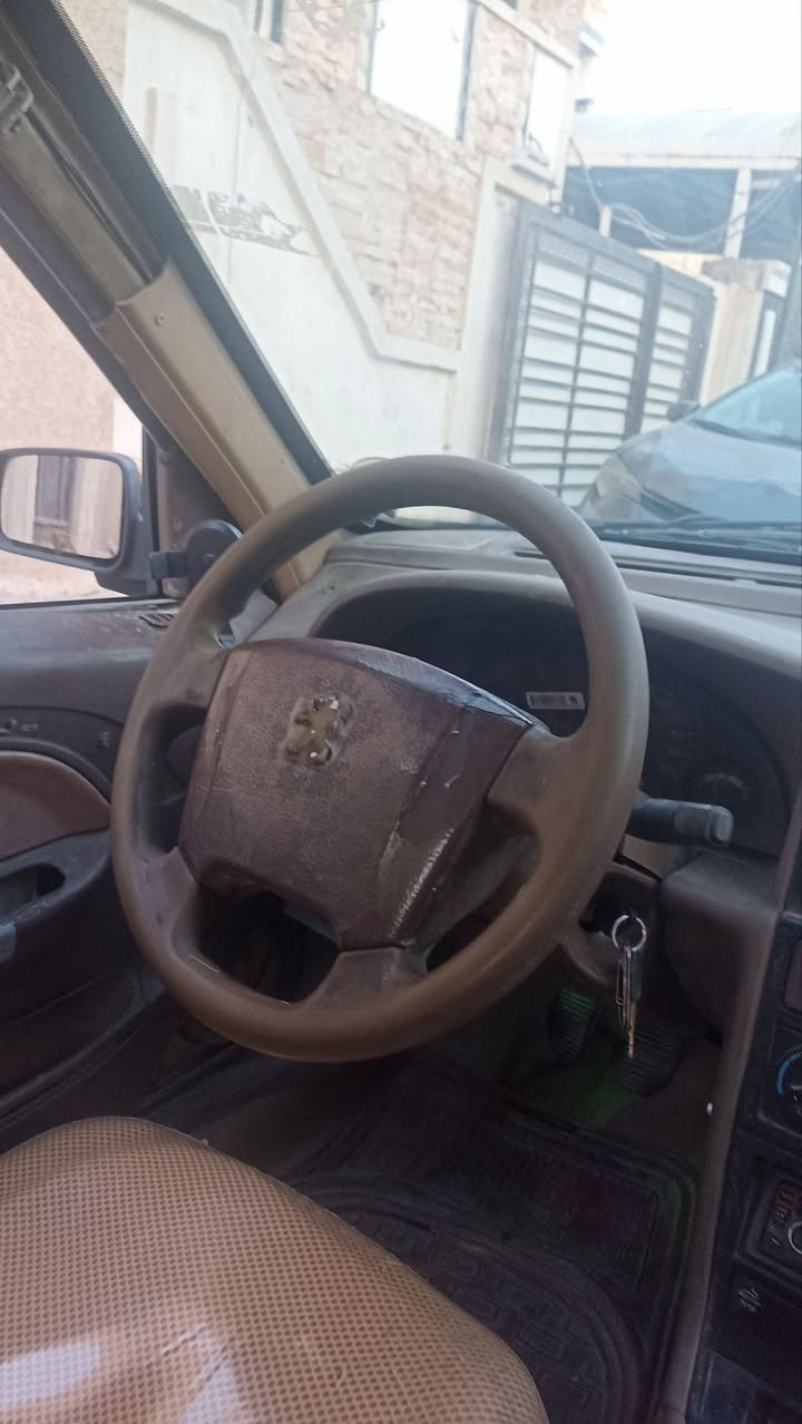 بيجو لميس 13 405
سنوية ساقطة راعية يدور تحويل موجود 
كير جديد صدر جديد  تخم تاير جديد 
تبريد شغال  فلنجات جدد دسكات جدد  نكرة سلف ما تأخر 
هيئة مصفرة
سعر 25 و بي مجال 
مكاني بغداد الدورة حي اسيا 
رقم التلفون ***********
