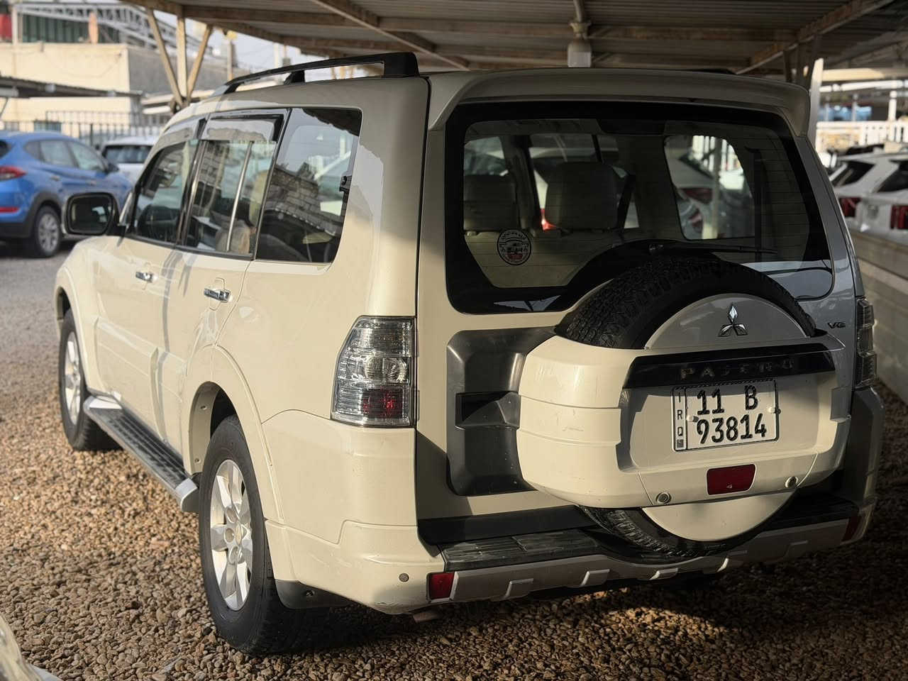 السلام عليكم 
للبيع باجيرو موديل 2010 وكالة الحبتور 
رقم بغداد بأسمي هزه قبل اسبوع ماخذلها 
مكفوله كفاله عامه من الفتح والتبديل والصبغ 
محرك 6 سلندر 3500
كير ومحرك ممفتوح برغي بي 
السياره كلها بلاديه على حالة الوكاله ع ايد وحده من الشركه لحد الان 
غرفتها جديده لوك السياره استخدام شخصي نظيف جداً 
مسوين الدشبول يم المفتاح الابيض يعني السياره ناعمه وطستها كلش حلوه 
تخم تاير وحداديه وتبريد كله جديد
فول مواصفات 
فتحة سقف
دمام خلفي
حساس خلفي زراك لايت
داخل جلد بيجي 
فول تحكم ستيرن 
كشنات كهرباء مري شفط
 اشاير مري لايت زنون بلادي 
ماشيه 187 الف 
بيها كارت شبر بالبنيد جهة الراكب فقط بدون فتح 
باقي السياره كفاله عامه 
مكاني بابل مركز الحله
معرض الوطن لتجارة السيارات الحديثة
السعر $148 وبيها مجال للشراي 
للاتصال 
***********
***********
