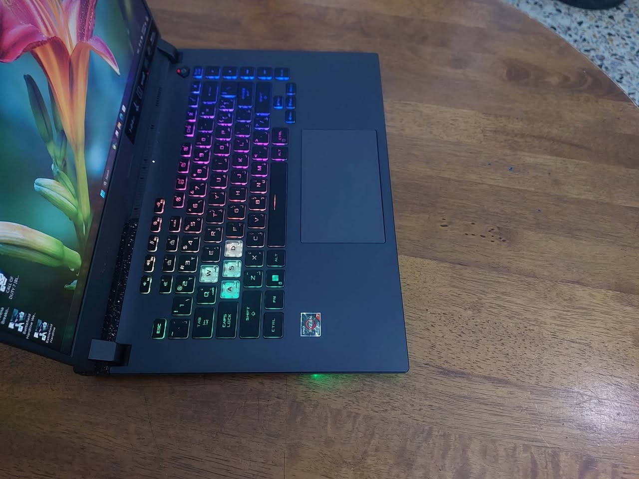 السلام عليكم..لابتوب الالعاب والبرامج الهندسية القوية والمونتاج والتصميم من ASUS ROG ....رام  بحجم 16 كيكا نوع DDR5 ...كرت شاشة  خارجي منفصل من نيفيدا RTX3050 ..معالج قوي جدا  فئة H ( من اقوى فئات المعالجات)  RYZEN 7   6800H اقوى  من الكور اي 7  جيل 12 ...هارد سريع جدا نوع SSD NVME حجم 512 كيكا..شاشة حجم 15.6 بتردد 144 هرتز الوان حقيقية ...كيبورد RGB وانارة محيطية تكدر تتحكم بيها ..اللابتوب شحنه ممتاز وافضل واغلى فئة بماركة اسوز وكارتونتة وكل ملحقاته ويا...السعر 650 $  للاستفسار الاتصال *********** (واتس ) او*********** بغداد, العراق
