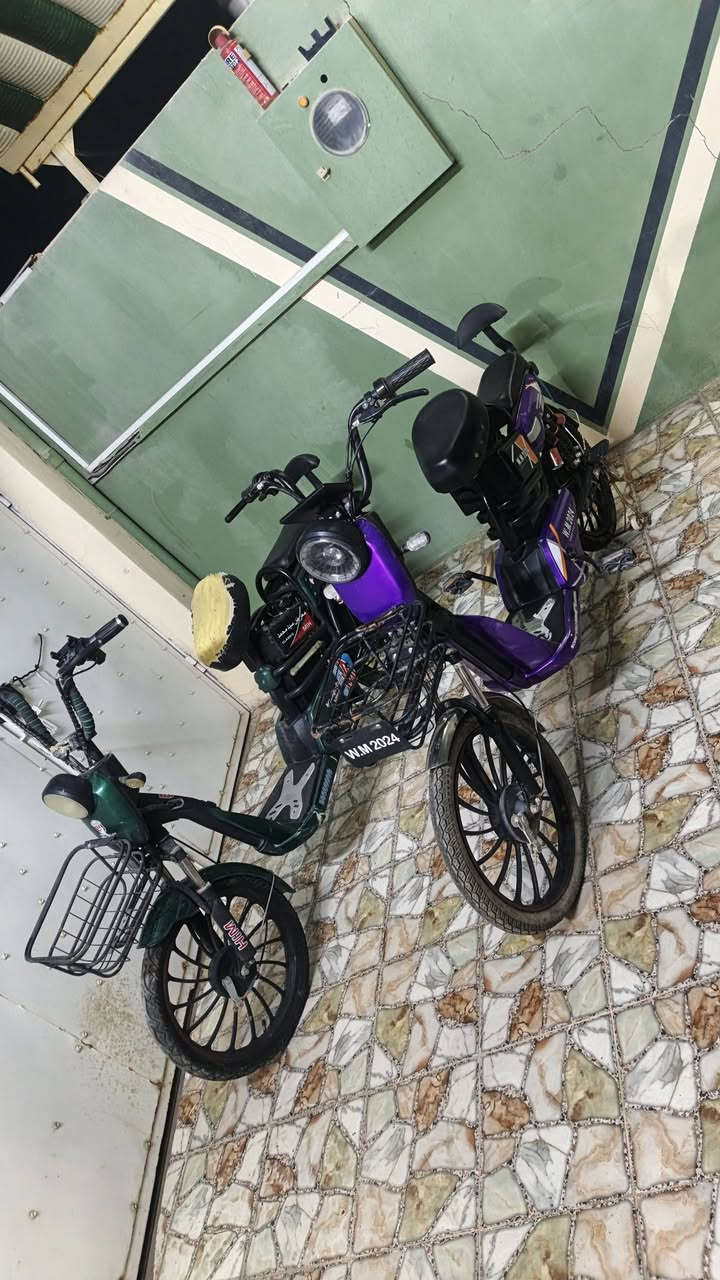 سلام عليكم دراجتين للبيع دراجه خضره ناقصها بس بطارات 2 موديل 2024

وبنفسجيه كامل ونضيفه كدامكم وبطارات جديدات موديل2024 

*********** بي واتساب وتلي واي تفاصيل اتصل او راسني
