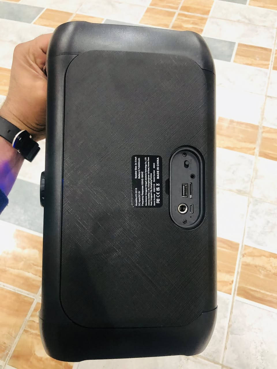 سبيكر صوت عالي
شحن تايب سي 
يستقبل مايك ورام وفلاش وبلوتوث 
اضاءة RGP


**إذا كنت صاحب هذا الإعلان وتريد حذفه لأي سبب، رجاءا أرسل رسالة إلى الدعم الفني**