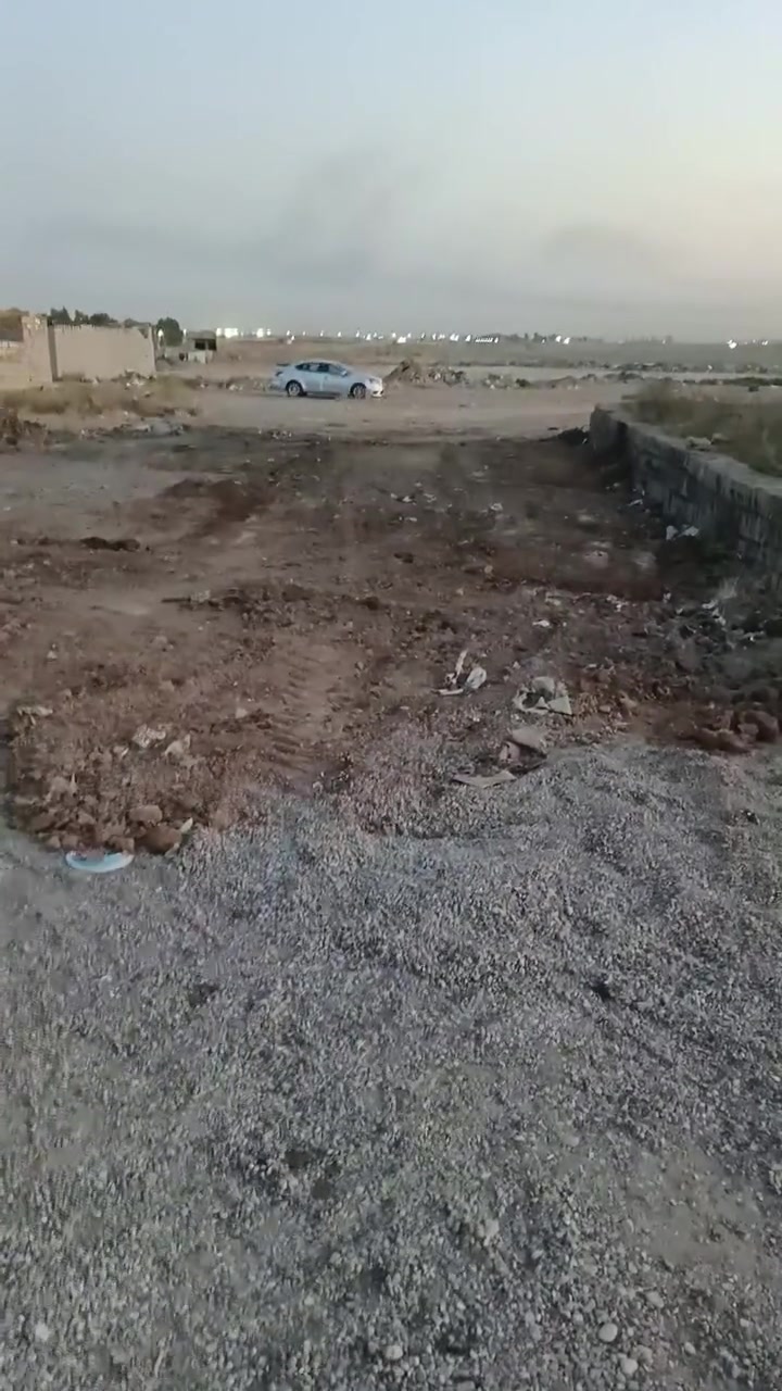 السلام عليكم قطعة ارض زراعي للبيع المساحة 200 متر 10 × 20
الموقع كوباني السايدين الجديدة تعبر مزرعة اركان المساري بفرعين  
السعر 15 مليون وبيها مجال بسيط
للاستفسار ***********

