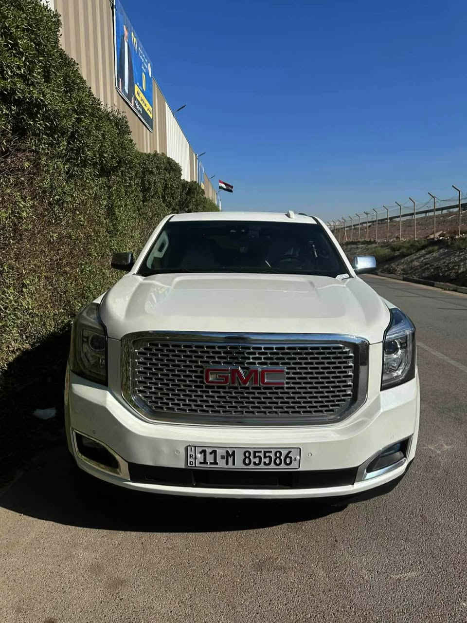 يوكن 2015 فول ما عدا الفتحه .  بتره مو الطويله 
السياره محرك 5300 ( يعني محرك و كير تاهو يجي المرغوب ) .  

رقم بغداد الجديد بأسمي شخصيا 
مكينة V8 5300
المواصفات 
بصمة تشغيل +ابواب
نظام eco
رادار امامي
رادارات مري 
تنبية تصادم امامي 
نظام تنبية خروج عن المسار 
حساسات اماميه
حساسات خلفية
كامرة خلفية
شاشة كبيره + قاصه
كشن تنبية السائق
كشنات كهرباء تدفئة تبريد
كشنات خزن ميموري
جنطه كهرباء
ستيرن كهرباء
تدفئة ستيرن
ويل 20  كروم 
كير مكينة كفالة ما مفتوحات  صدر تبريد تدفئه كله فول .. . 
ماكو اي كلًوب( عطل )  بالدشبول مشتغل  بيهه . 

ماشيه 180 الف 
كاملة السياره بدون نقص  
شغل و اطلع ترايك من بغداد للسعوديه 
حادثه طخطخات بسيطه بدون دواخل بدون لغد بدون شاصي 
يعني شاصي و الغد كله سليييم 

 مصبوغة عام
صبغ عام السياره . 

اخوان السياره جاهزه للاخير  نقص 
برغي ما بيههً و بالحقيقه احلا من الصور 
السعر 259 قفل قفل قفل قفل  …
***********واتس اب بغداد, العراق
